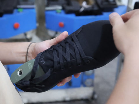 Zero-drop last and mold room — proprietary barefoot lasts developed in-house since 2010